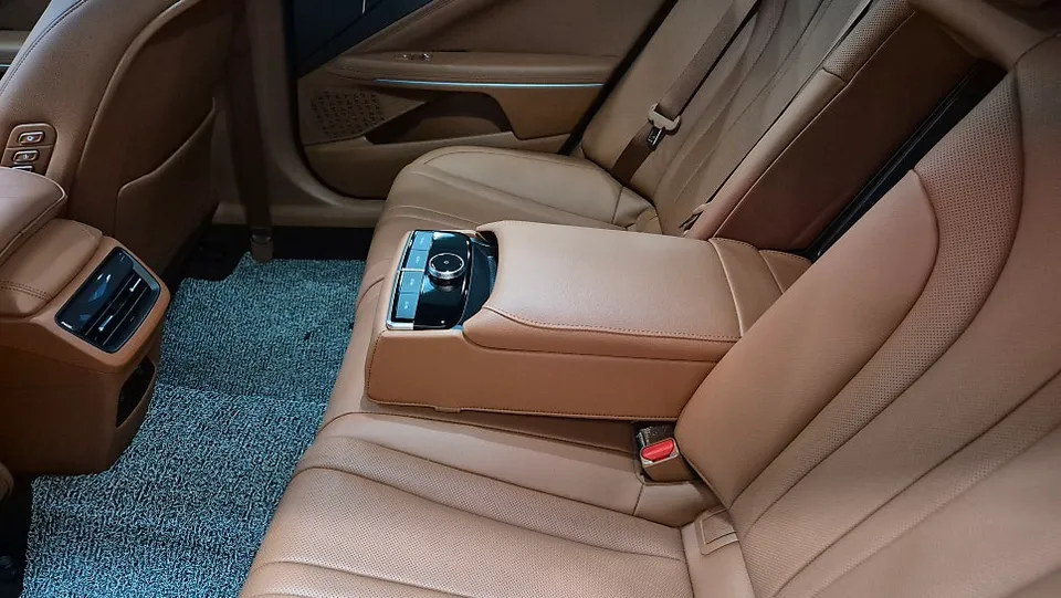 Kia K8 interior customization - Kia K8 Interior Customization Review: Upgrade Cost photo 3