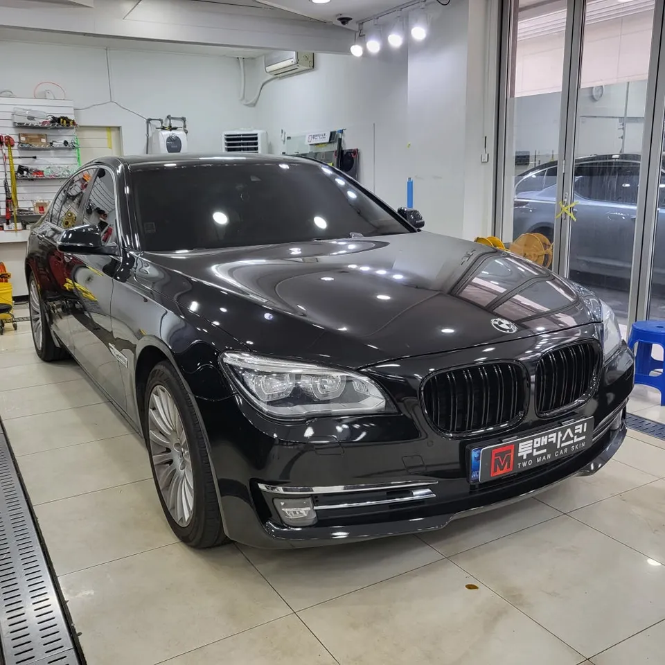 BMW 7 Series vinyl wrap - BMW 7 Series Vinyl Wrap Review: Chrome Delete Cost & Results photo 3