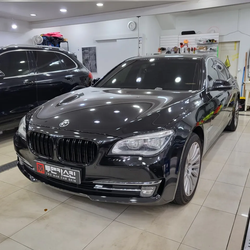 BMW 7 Series vinyl wrap - BMW 7 Series Vinyl Wrap Review: Chrome Delete Cost & Results photo 4