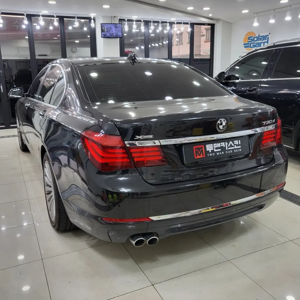 BMW 7 Seriesのカーラッピング事例 施工写真 6
