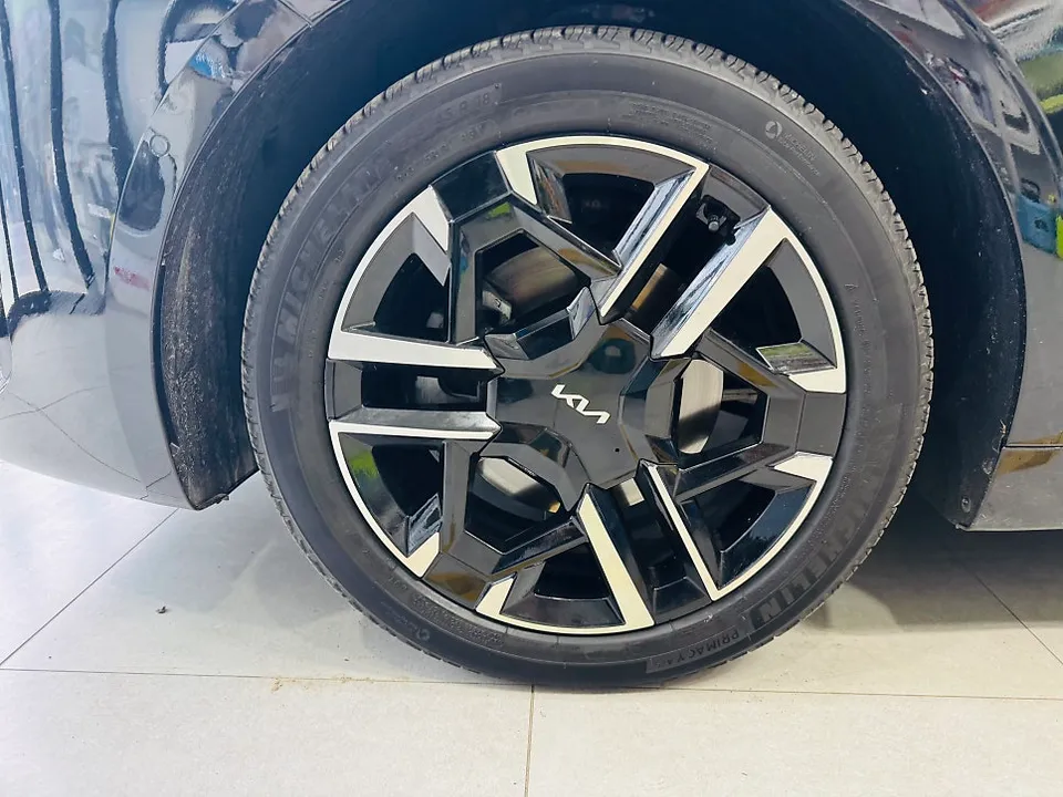 Kia K8のホイールラッピング事例｜費用目安・仕上がり 施工写真 1-2