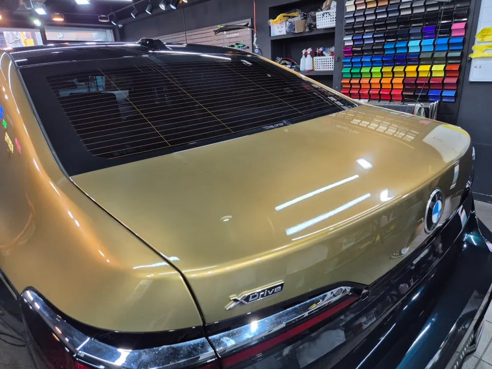 BMW 7 Seriesのカーラッピング事例｜費用目安・仕上がり 施工写真 4-2