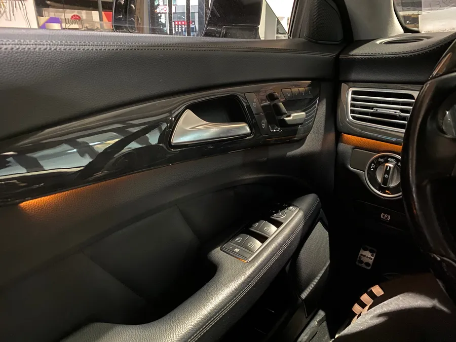 Mercedes-Benz CLS ambient lighting - Mercedes-Benz CLS Ambient Lighting Upgrade Review photo 3