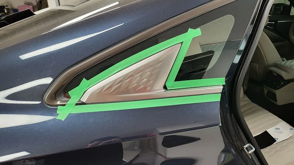 Kia K8のカーラッピング事例｜クロームパーツの印象チェンジ 施工写真 2-2