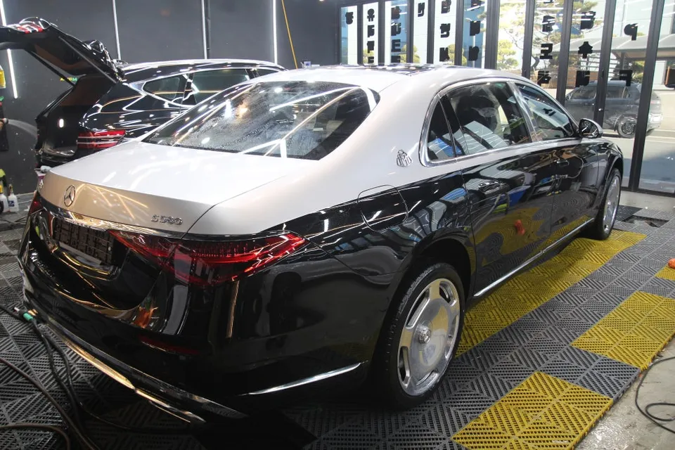 Mercedes-Benz Maybachのカーラッピング事例|費用目安・仕上がり 施工写真 3-2