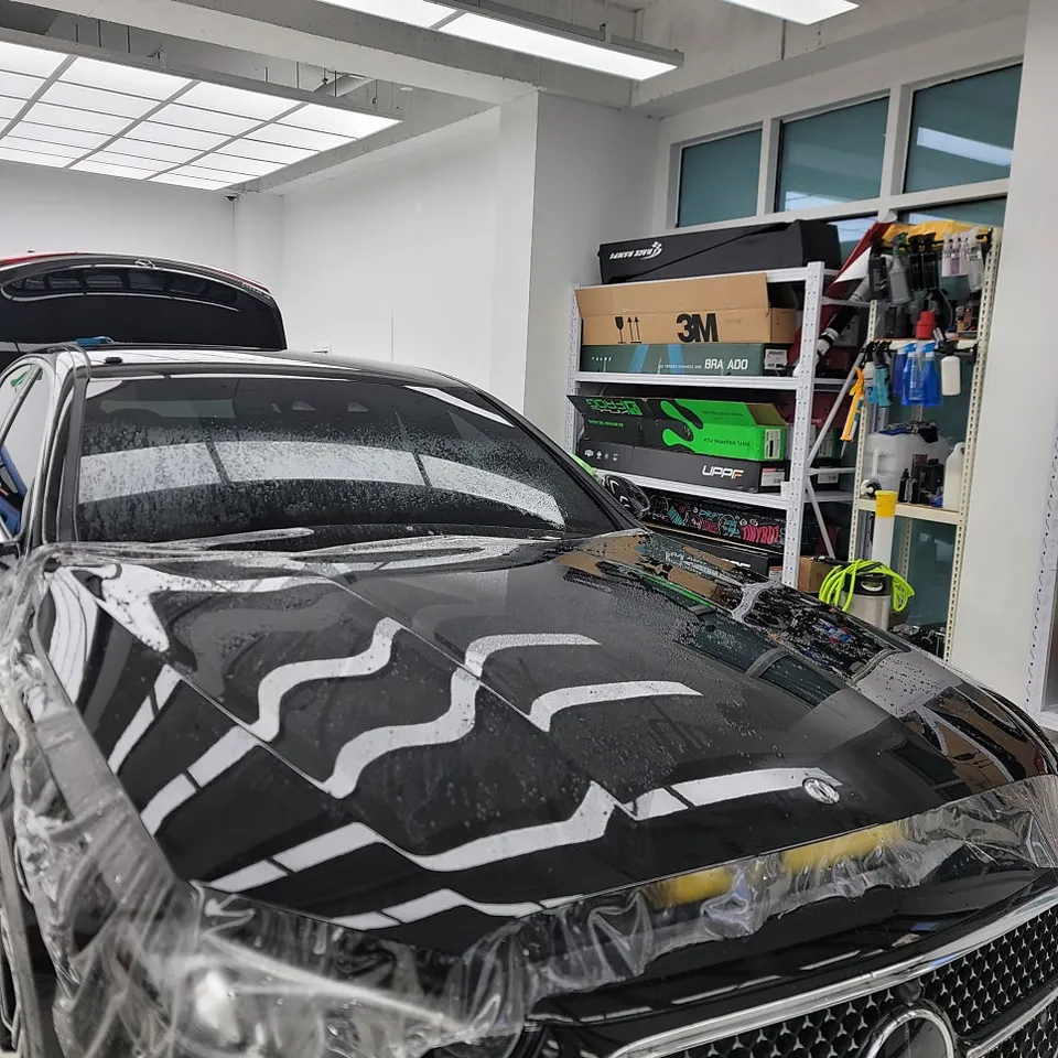 Mercedes-Benz Eクラス PPF施工事例:費用目安と仕上がり 施工写真 3-2