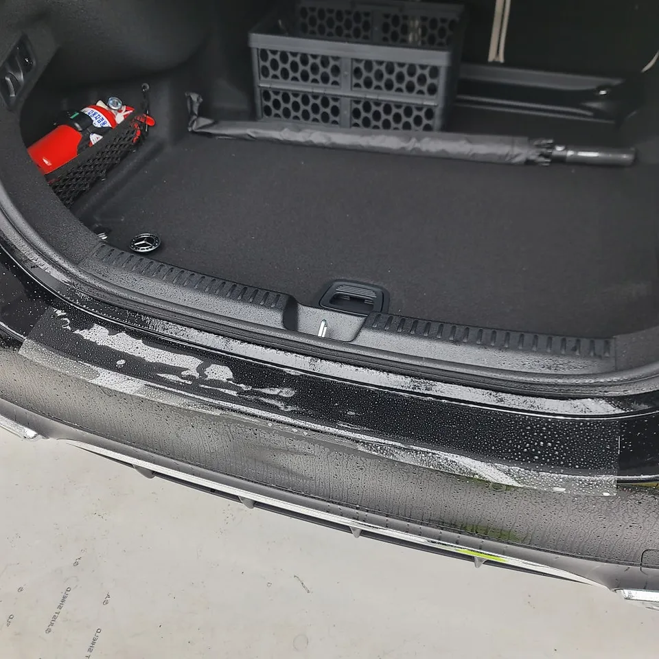 Mercedes-Benz Eクラス PPF施工事例:費用目安と仕上がり 施工写真 2-3