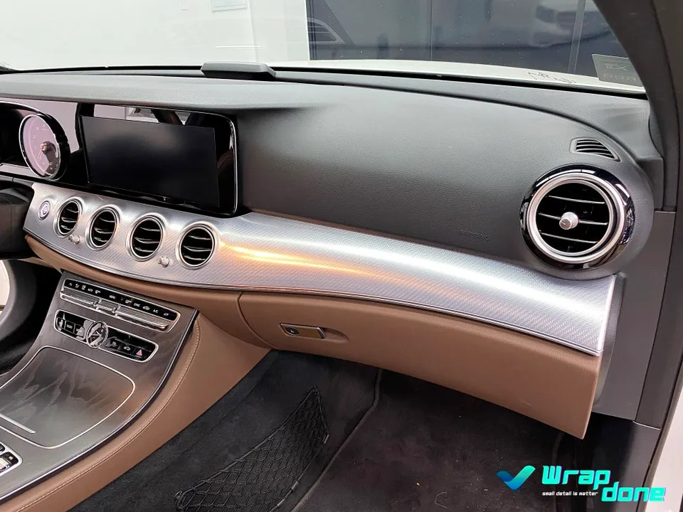 Mercedes-Benz Eクラス W213のカーラッピング事例 施工写真 3-1