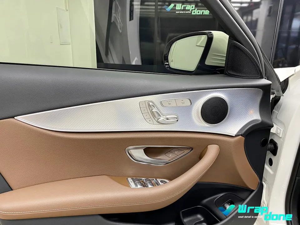 Mercedes-Benz Eクラス W213のカーラッピング事例 施工写真 2-2