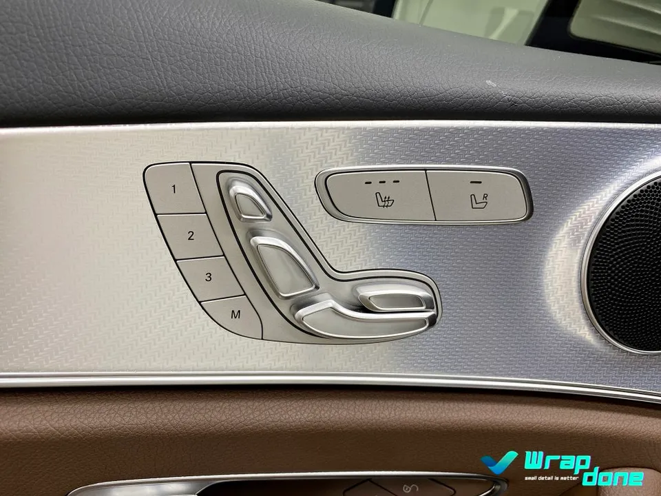 Mercedes-Benz Eクラス W213のカーラッピング事例 施工写真 3-2