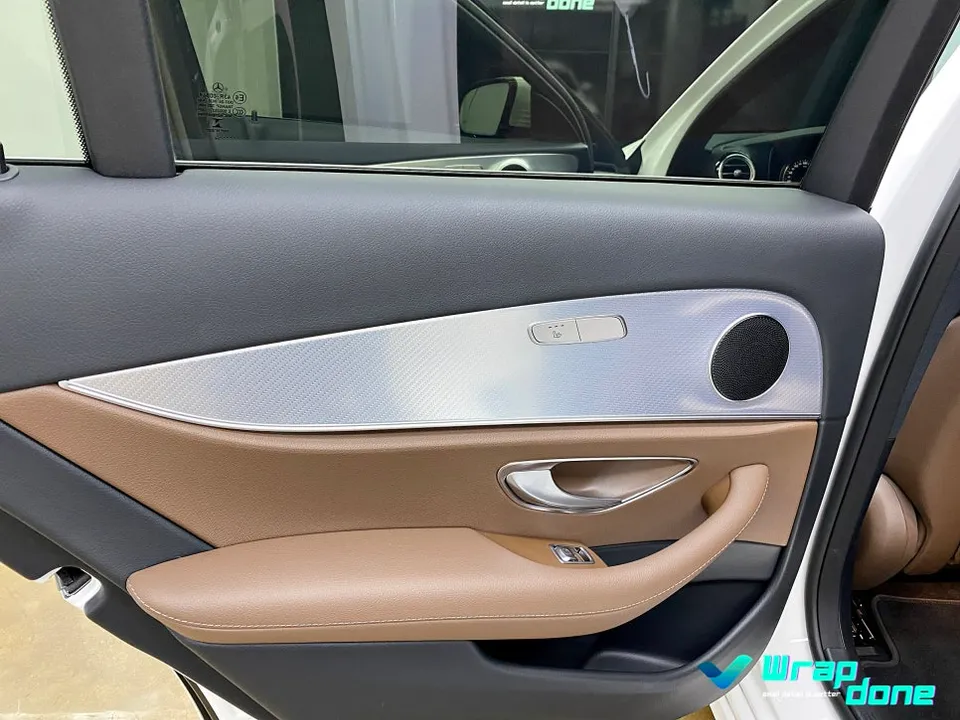 Mercedes-Benz Eクラス W213のカーラッピング事例 施工写真 1-3