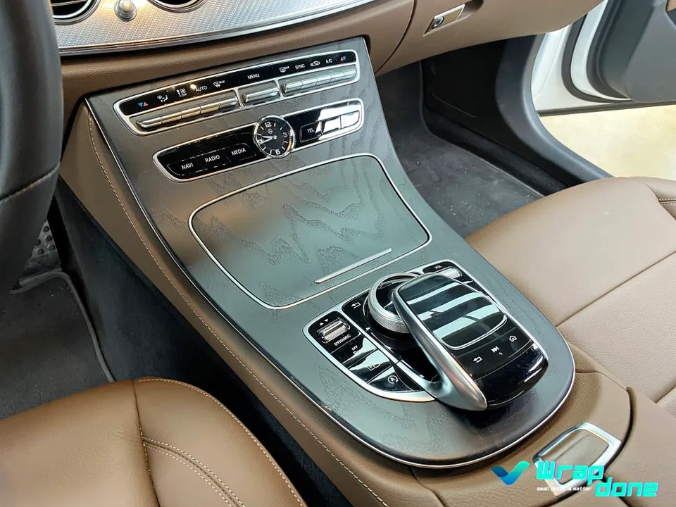 Mercedes-Benz Eクラス W213のカーラッピング事例 施工写真 2-3