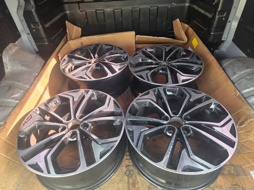 Hyundai Santa Fe Wheel Repair Review - Restored Rims photo 2