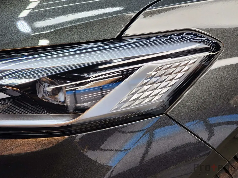 Kia K8 PPF施工事例|ヘッドライト・BCピラー・室内 施工写真 3-1