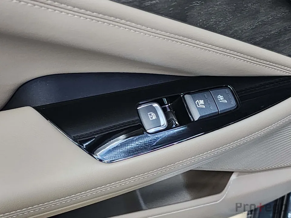 Kia K8 PPF施工事例|ヘッドライト・BCピラー・室内 施工写真 3-3