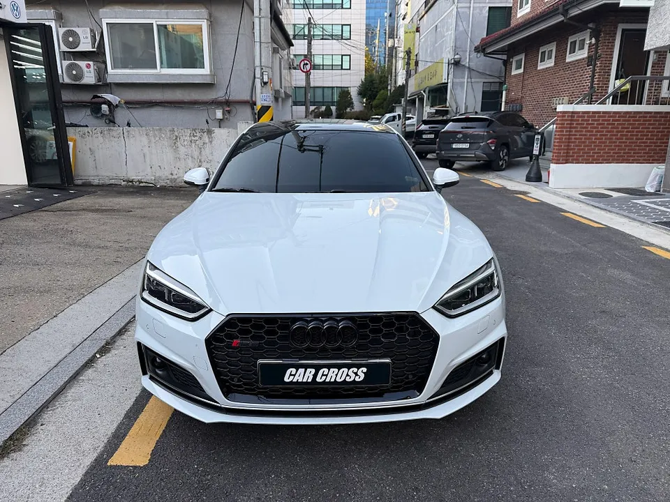 Audi A5のカーラッピング事例｜費用目安・仕上がり 写真