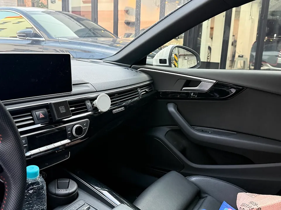 Audi A5のカーラッピング事例|費用目安・仕上がり 施工写真 1-3