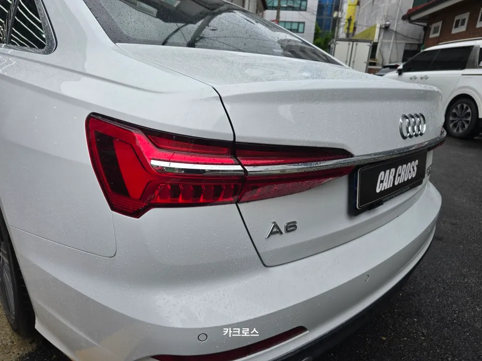 Audi A6のカーラッピング事例|クロームパーツをブラック化 施工写真 2-1