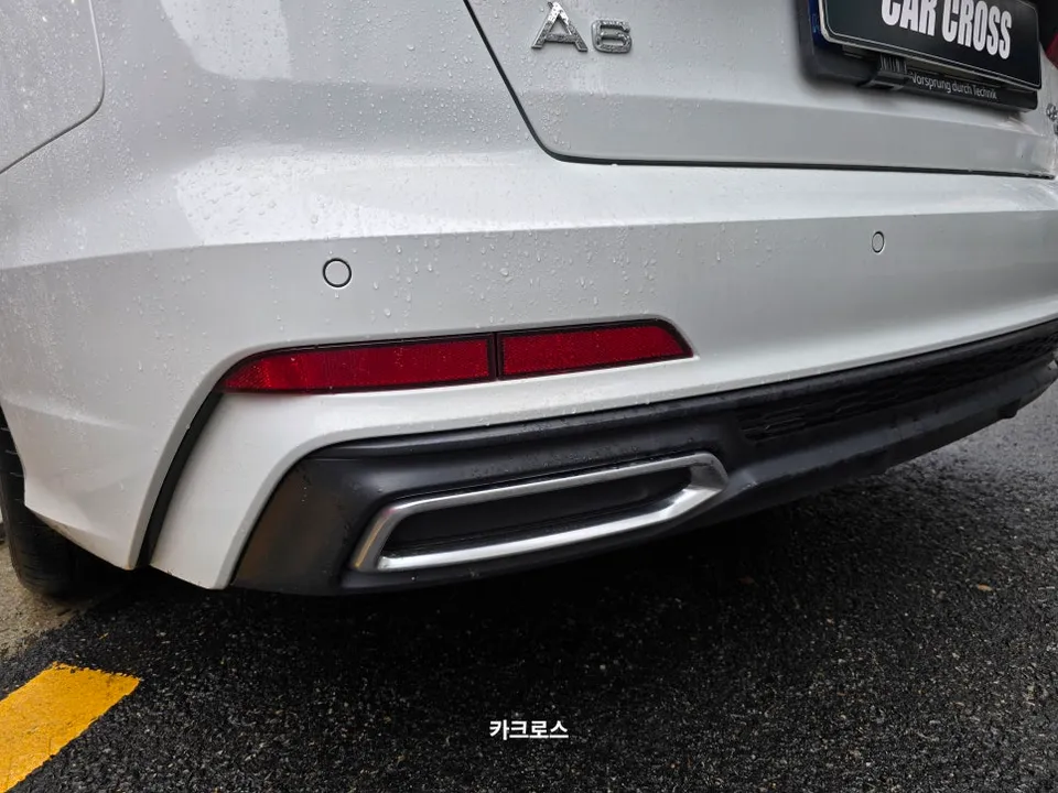 Audi A6のカーラッピング事例|クロームパーツをブラック化 施工写真 3-1