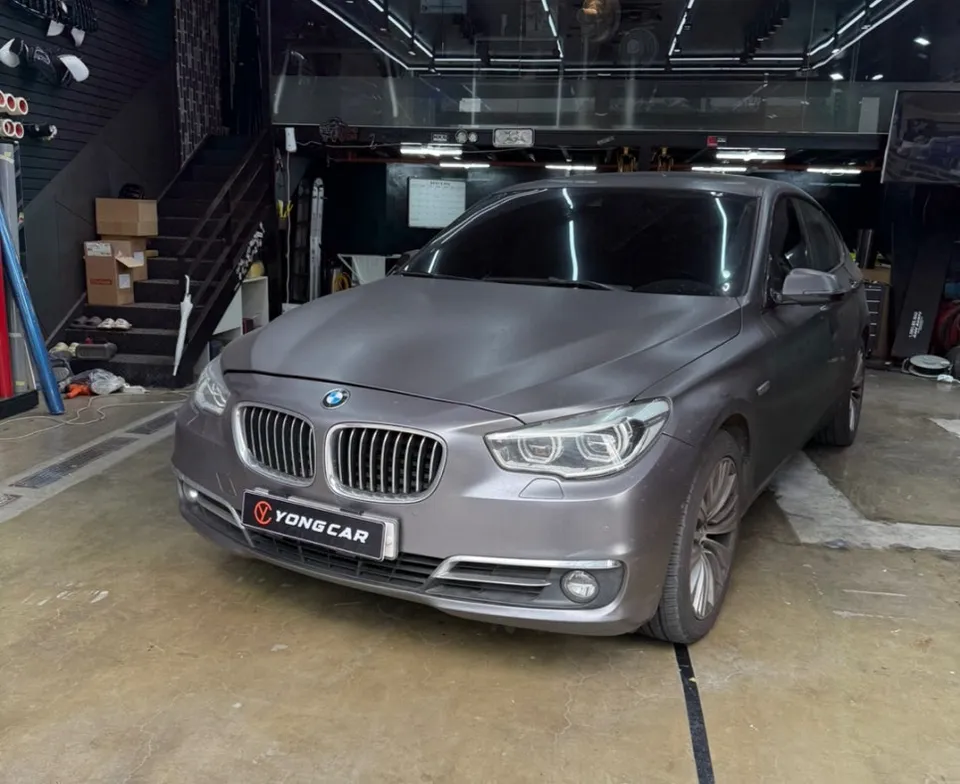 BMW 5 Seriesのカーラッピング事例｜費用目安・仕上がり 施工写真 2-1