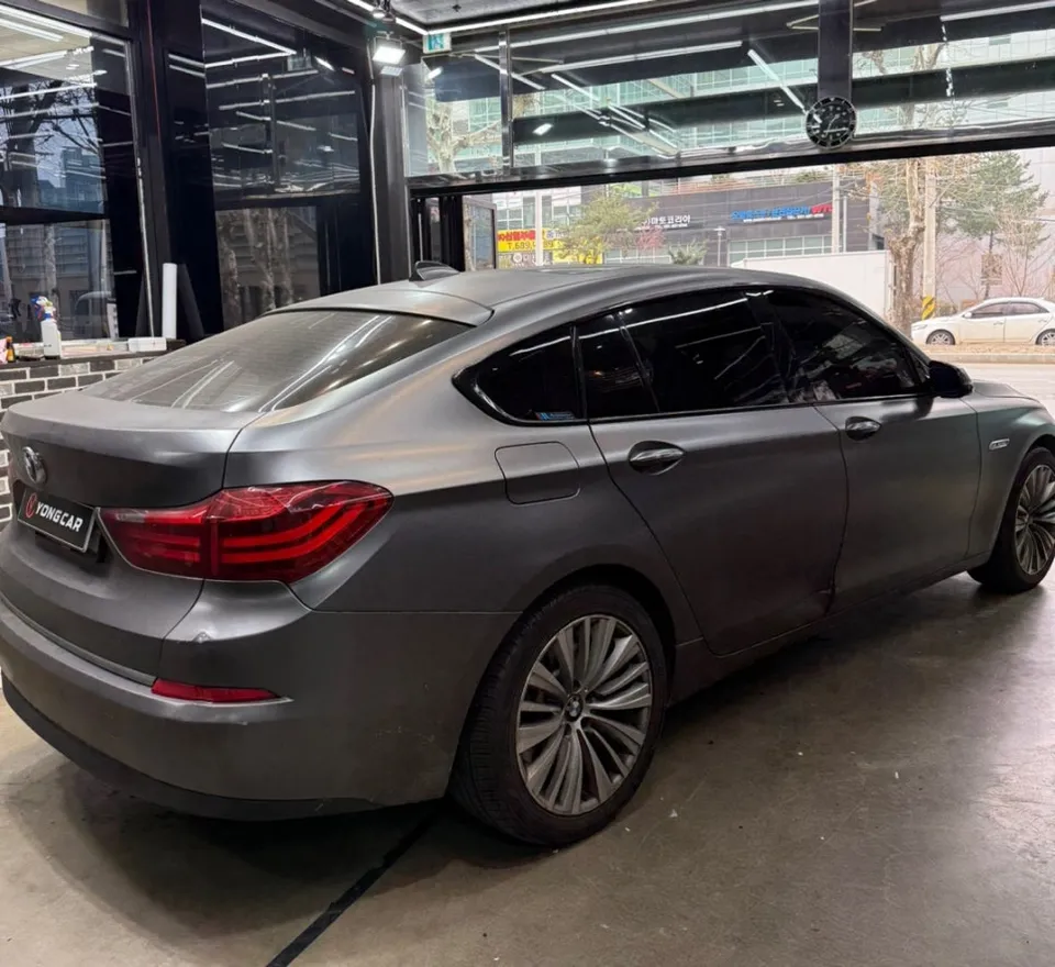 BMW 5 Seriesのカーラッピング事例｜費用目安・仕上がり 施工写真 2-2