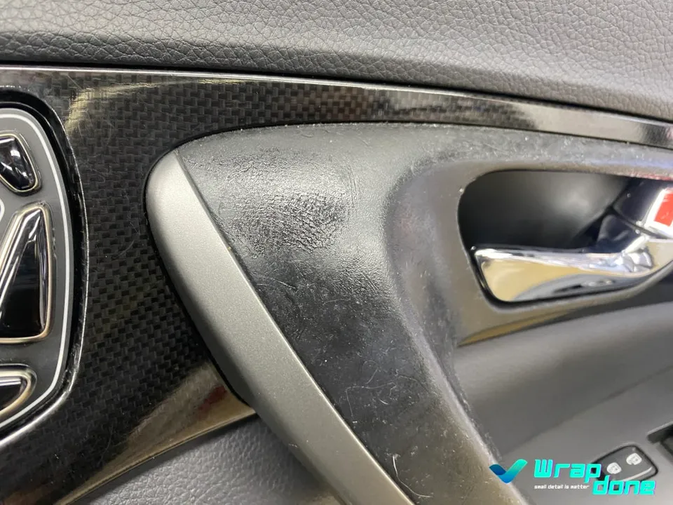 Hyundai Grandeur HGのカーラッピング事例｜内装補修 施工写真 2-2