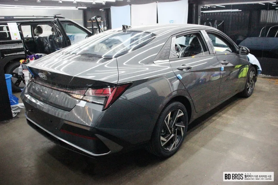 Hyundai Elantraのカーフィルム施工事例｜費用目安・仕上がり 写真