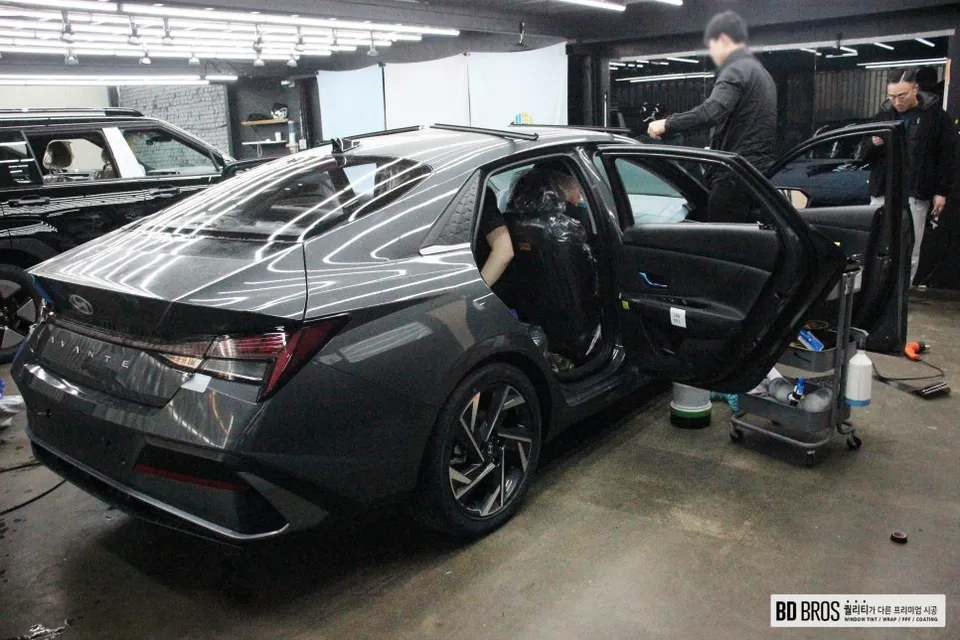 Hyundai Elantraのカーフィルム施工事例｜費用目安・仕上がり 施工写真 3-2