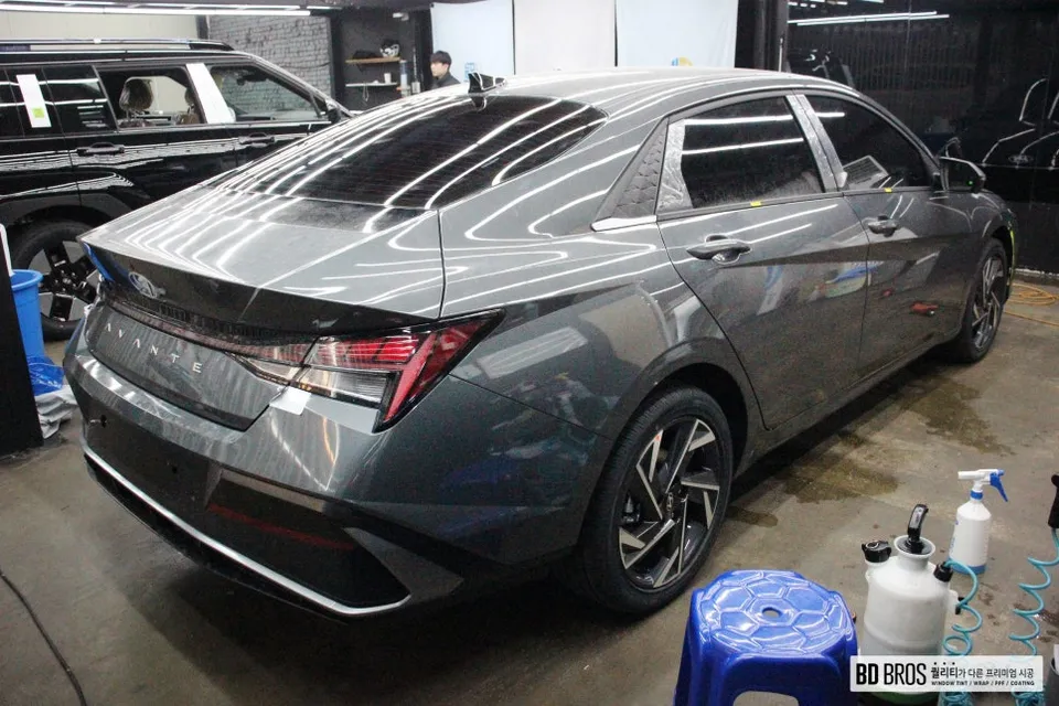 Hyundai Elantraのカーフィルム施工事例｜費用目安・仕上がり 施工写真 3-3