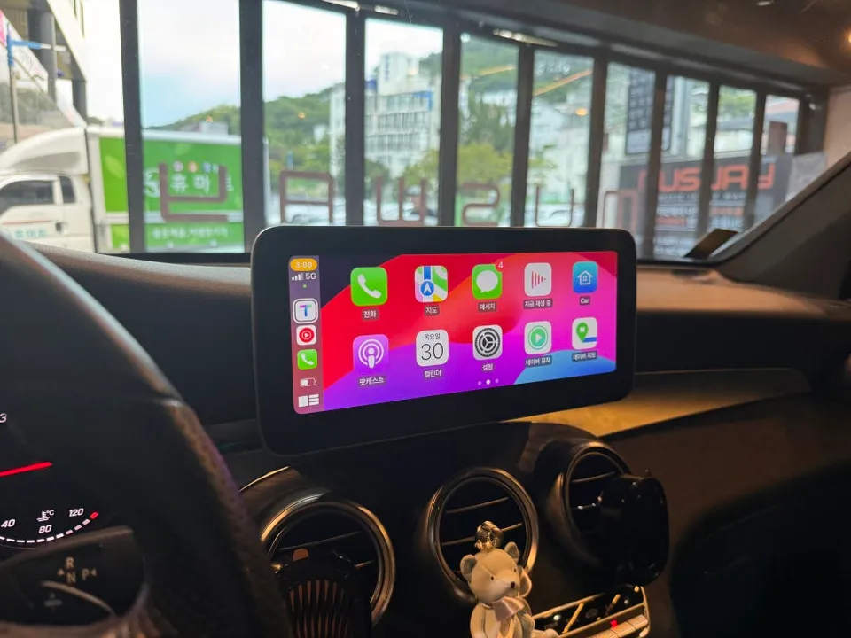 Mercedes-Benz GLCのAndroid Auto・CarPlay取付事例 施工写真 3