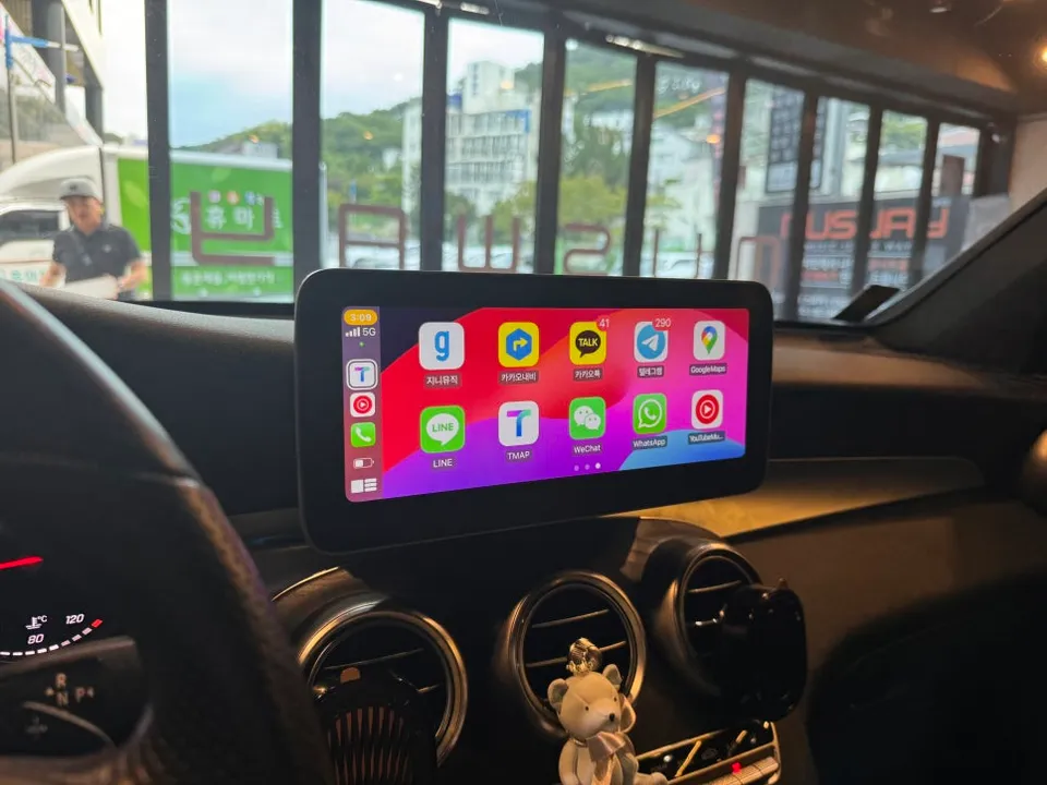 Mercedes-Benz GLCのAndroid Auto・CarPlay取付事例 施工写真 4