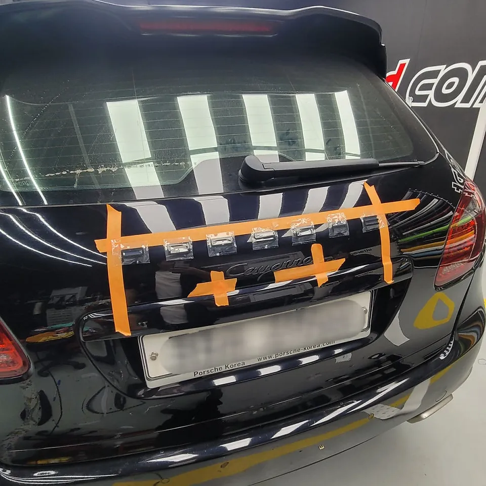 ポルシェ カイエン958 カーラッピング事例｜費用目安・仕上がり 施工写真 1-3