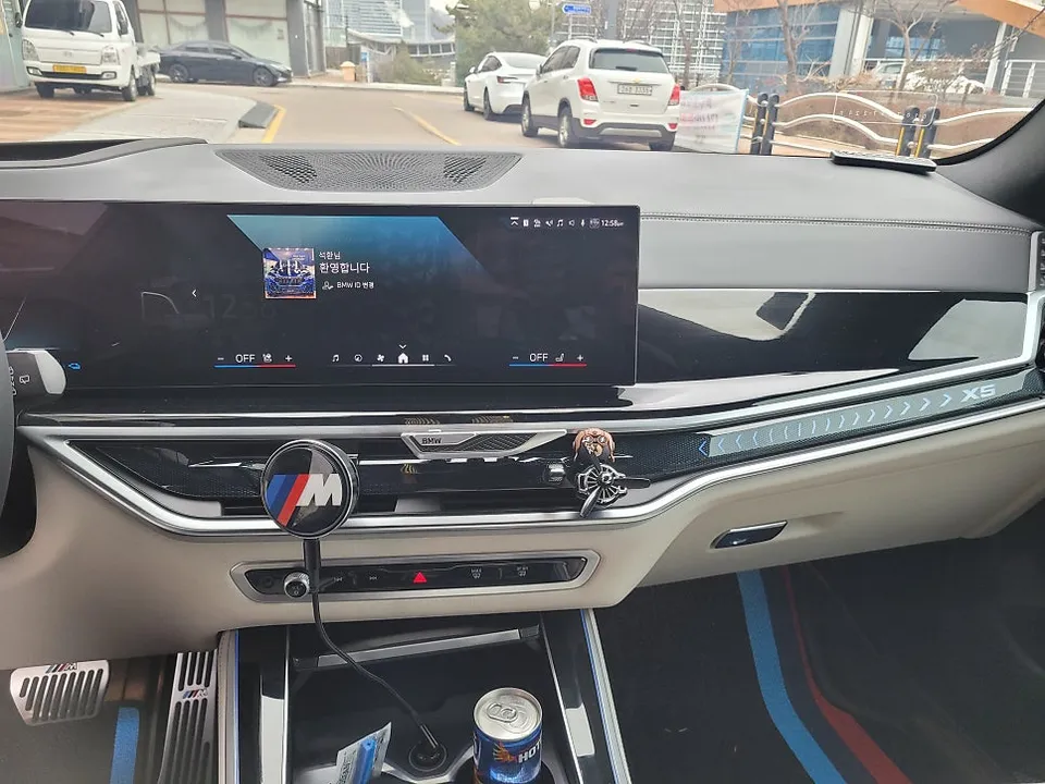BMW X5のカーラッピング事例|リアルカーボン調の室内カスタム 施工写真 3-2