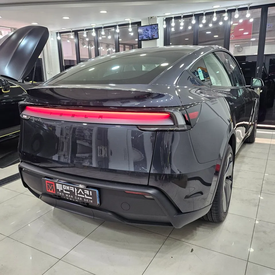 Tesla Model Yのカーフィルム施工事例｜費用目安・仕上がり 施工写真 1-3