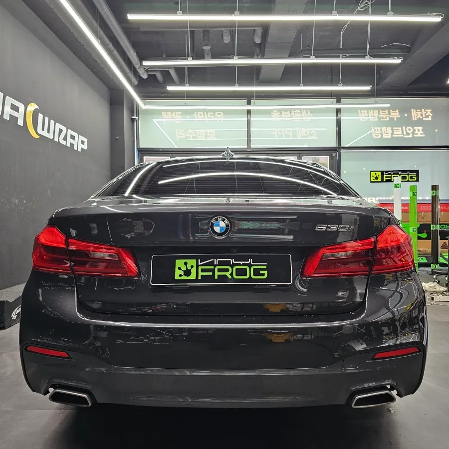 BMW 5 Seriesのカーラッピング事例｜高級感ある仕上がり 施工写真 3-1