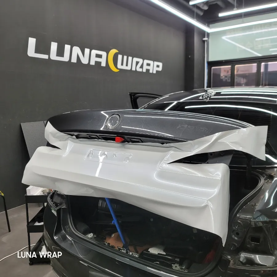 BMW 5 Seriesのカーラッピング事例｜高級感ある仕上がり 施工写真 2-3