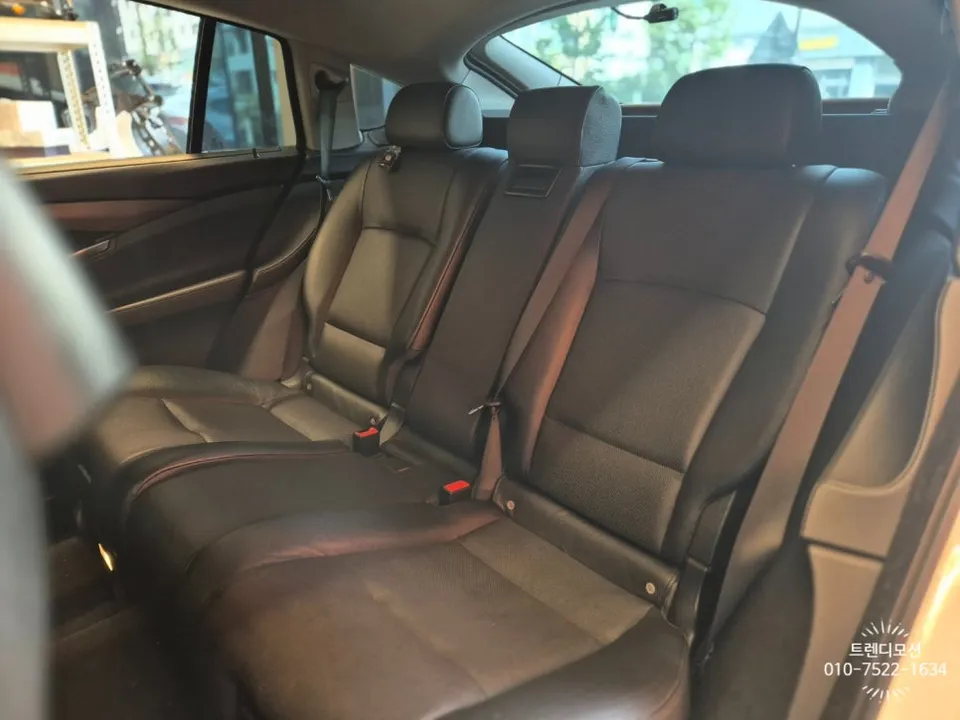 BMW 5 Series interior customization - BMW 5 Series Interior Customization Review — Color Seatbelts photo 4