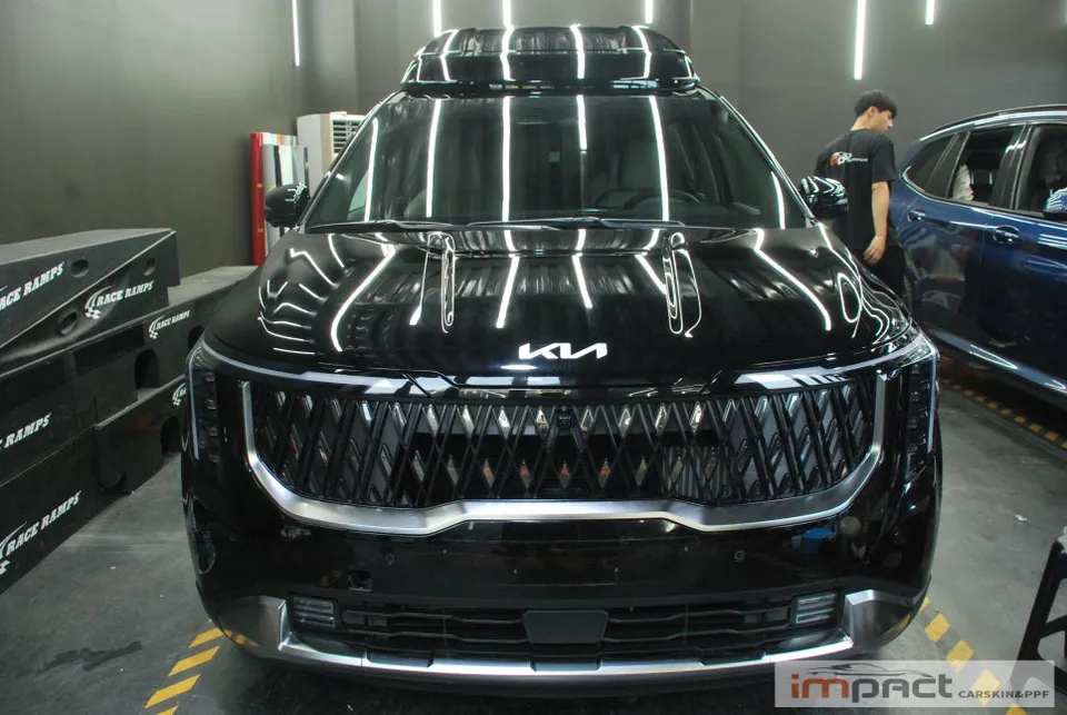 Kia Carnival Hi-Limousineのカーラッピング事例|費用目安・仕上がり 施工写真 1-1