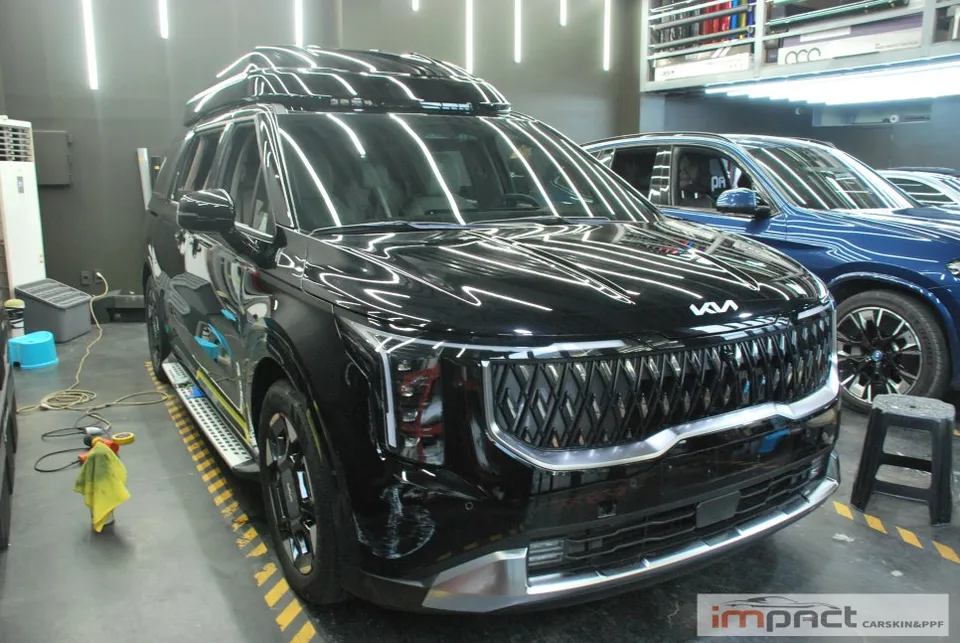 Kia Carnival Hi-Limousineのカーラッピング事例|費用目安・仕上がり 施工写真 2-1