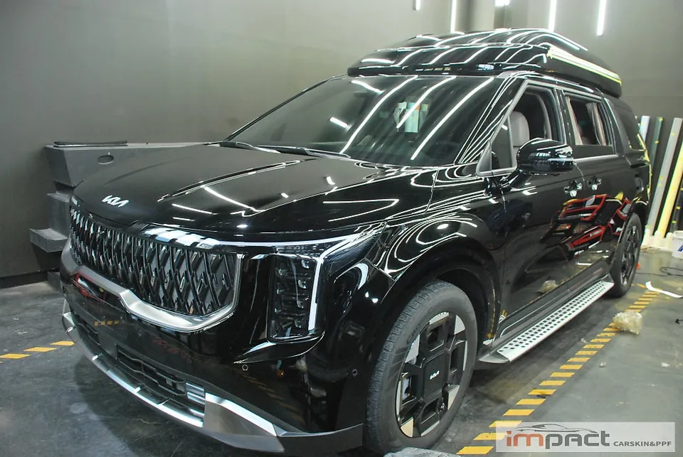 Kia Carnival Hi-Limousineのカーラッピング事例|費用目安・仕上がり 施工写真 1-2