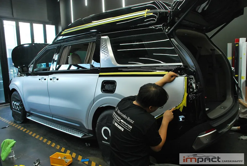 Kia Carnival Hi-Limousineのカーラッピング事例|費用目安・仕上がり 施工写真 2-3