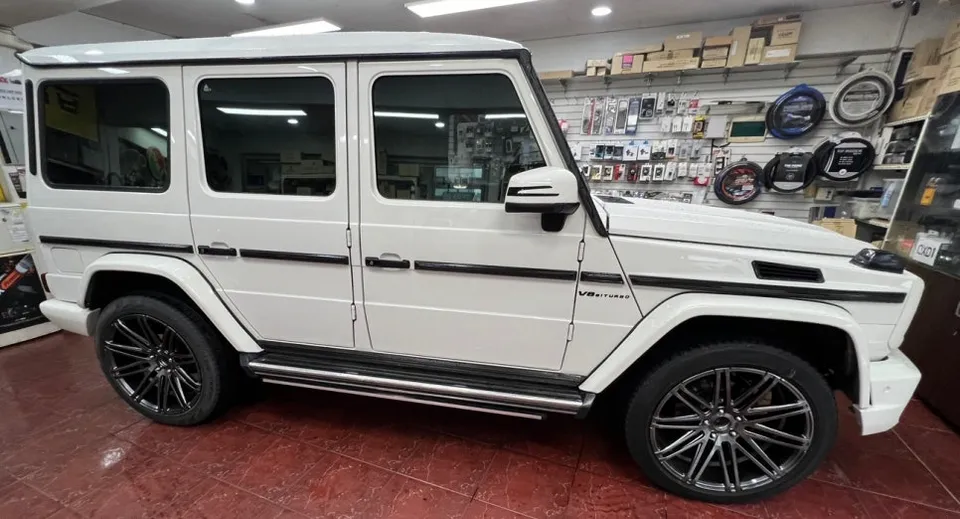 Mercedes-Benz G-Wagon ambient lighting - Mercedes-Benz G-Wagon Ambient Lighting Review — Cost & Results photo 3