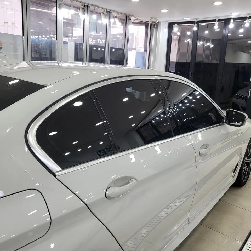 BMW 5 Series G30 カーラッピング事例：費用目安と仕上がり 施工写真 3-2