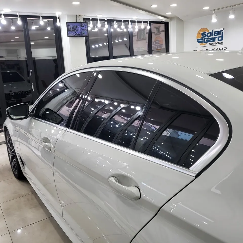 BMW 5 Series G30 カーラッピング事例：費用目安と仕上がり 施工写真 1-3