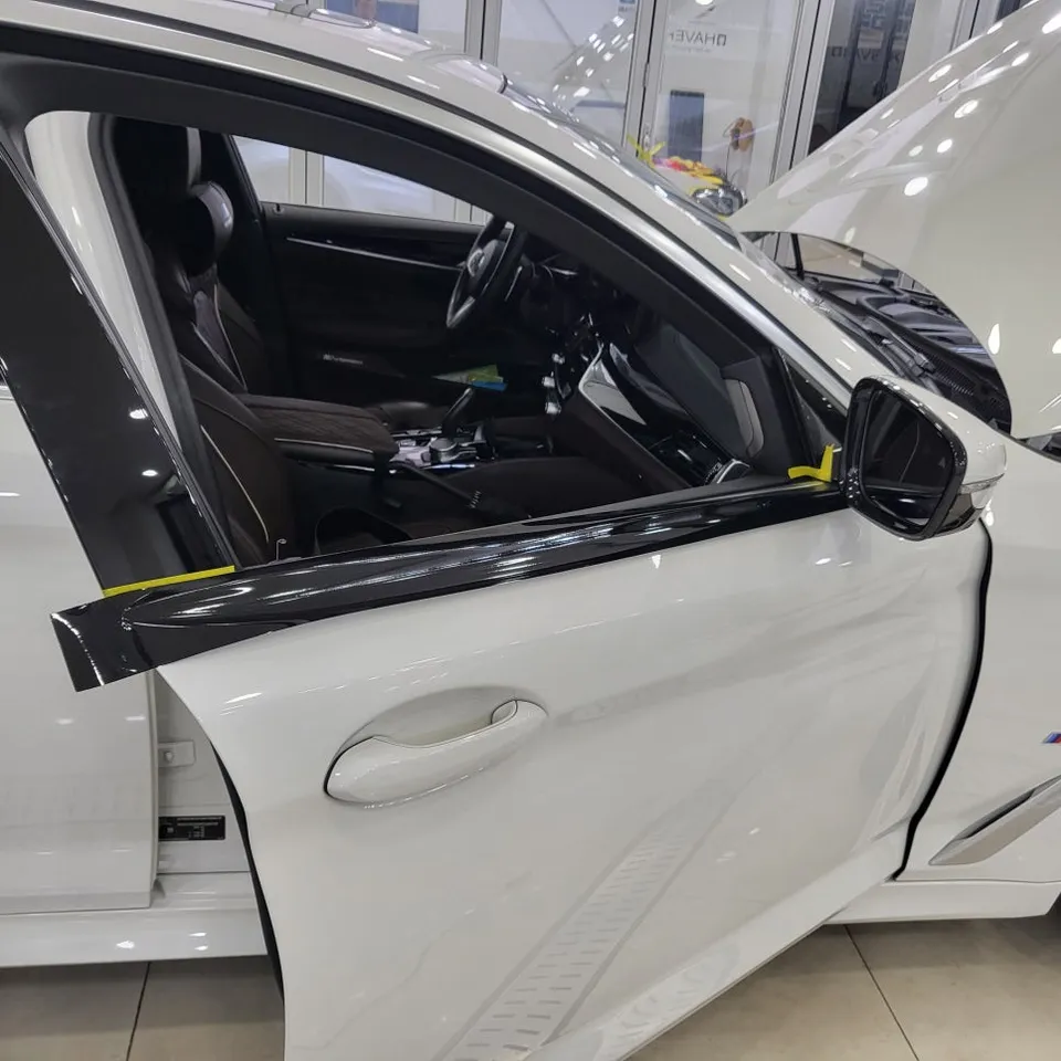 BMW 5 Series G30 カーラッピング事例：費用目安と仕上がり 施工写真 2-3