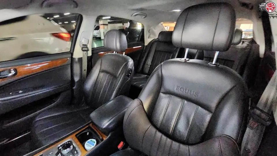 Hyundai Equus interior customization installation result