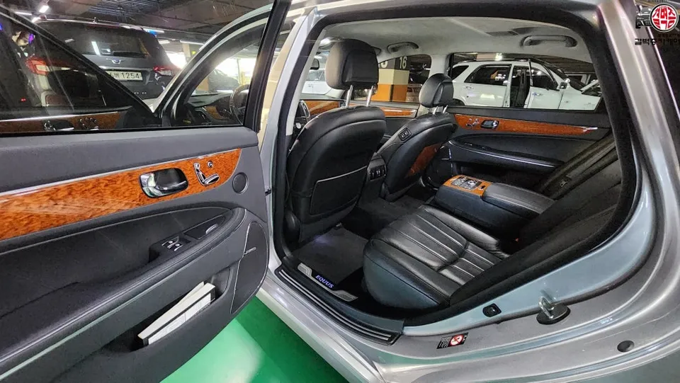 Hyundai Equus interior customization - Hyundai Equus Interior Customization Review photo 3