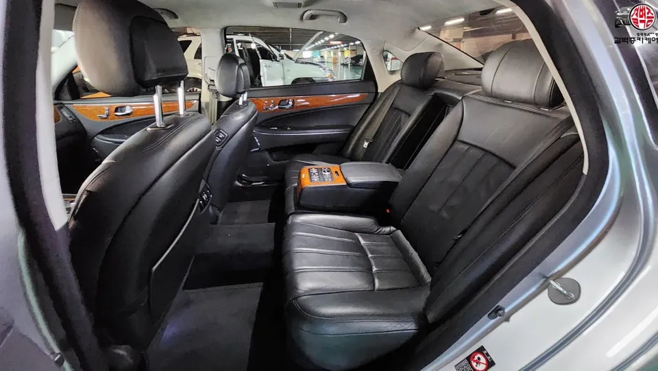 Hyundai Equus interior customization - Hyundai Equus Interior Customization Review photo 4