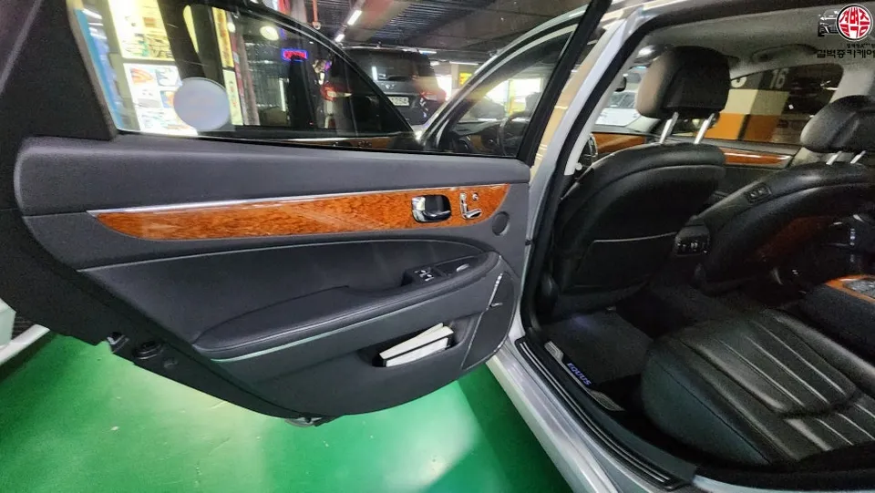 Hyundai Equus interior customization - Hyundai Equus Interior Customization Review photo 5