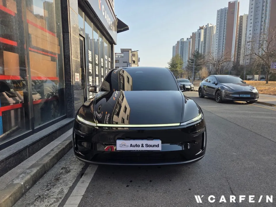 Tesla Teslaのカーフィルム施工事例|費用目安・仕上がり 施工写真 3-1